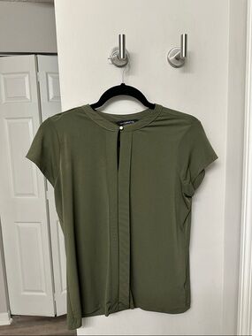 Liz Claiborne Olive Green Short Sleeve Pleated Front Top